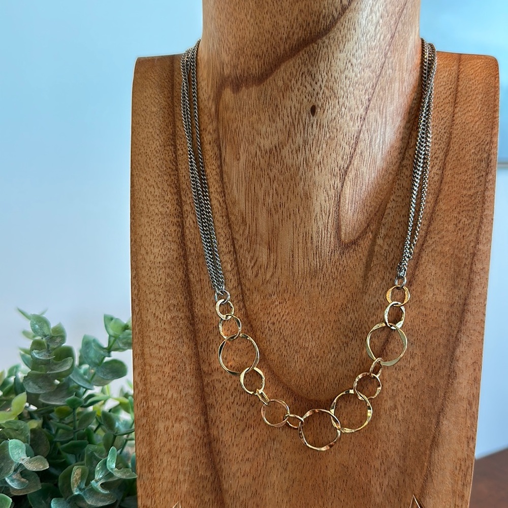 Silver necklace with interlocking gold rings ✨